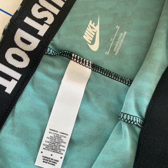🏃🏻♀️New NIKE allover print Leggings - MEDIUM💚 - Picture 4 of 7